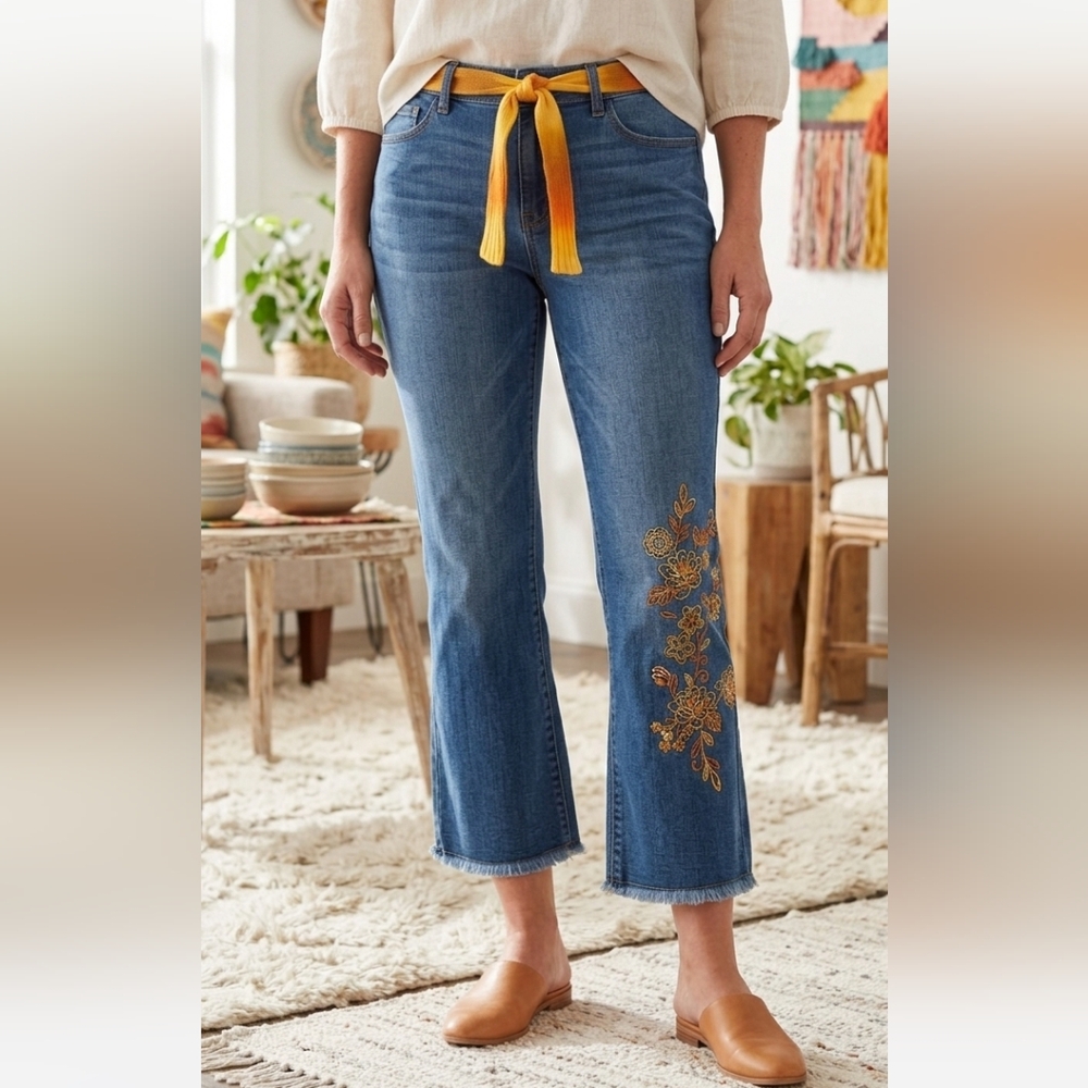 ✨ The Pioneer Woman | Cropped Floral Flare Jeans ✨